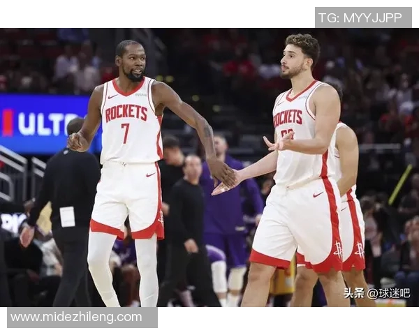 火箭队与尼克斯在元旦的激烈对决展现篮球魅力与精彩瞬间